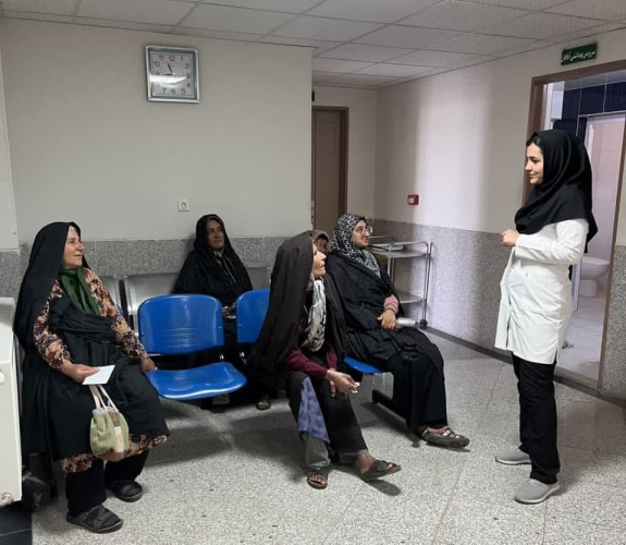 کلاس آموزشی به مناسبت هفته جوانی جمعیت به مراجعین مرکز