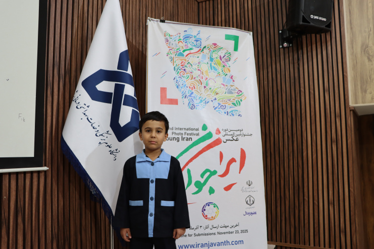 علیسا رجبی، صدای کوچکِ ایران جوان، باور دارد که ایران باید همیشه جوان بماند.