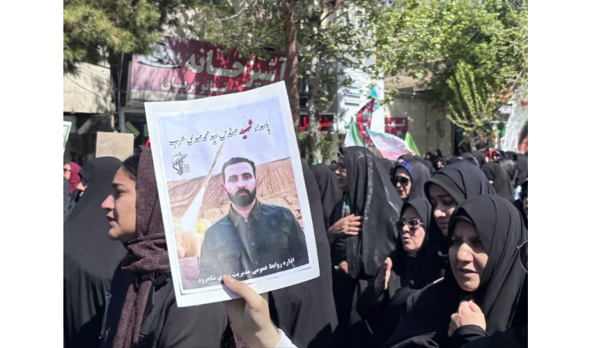 مراسم تشییع پیکر شهید مدافع وطن محمدمهدی عرب باحضور پرشکوه مردم، مسئولین و کادرسلامت دانشگاه علوم پزشکی شاهرود